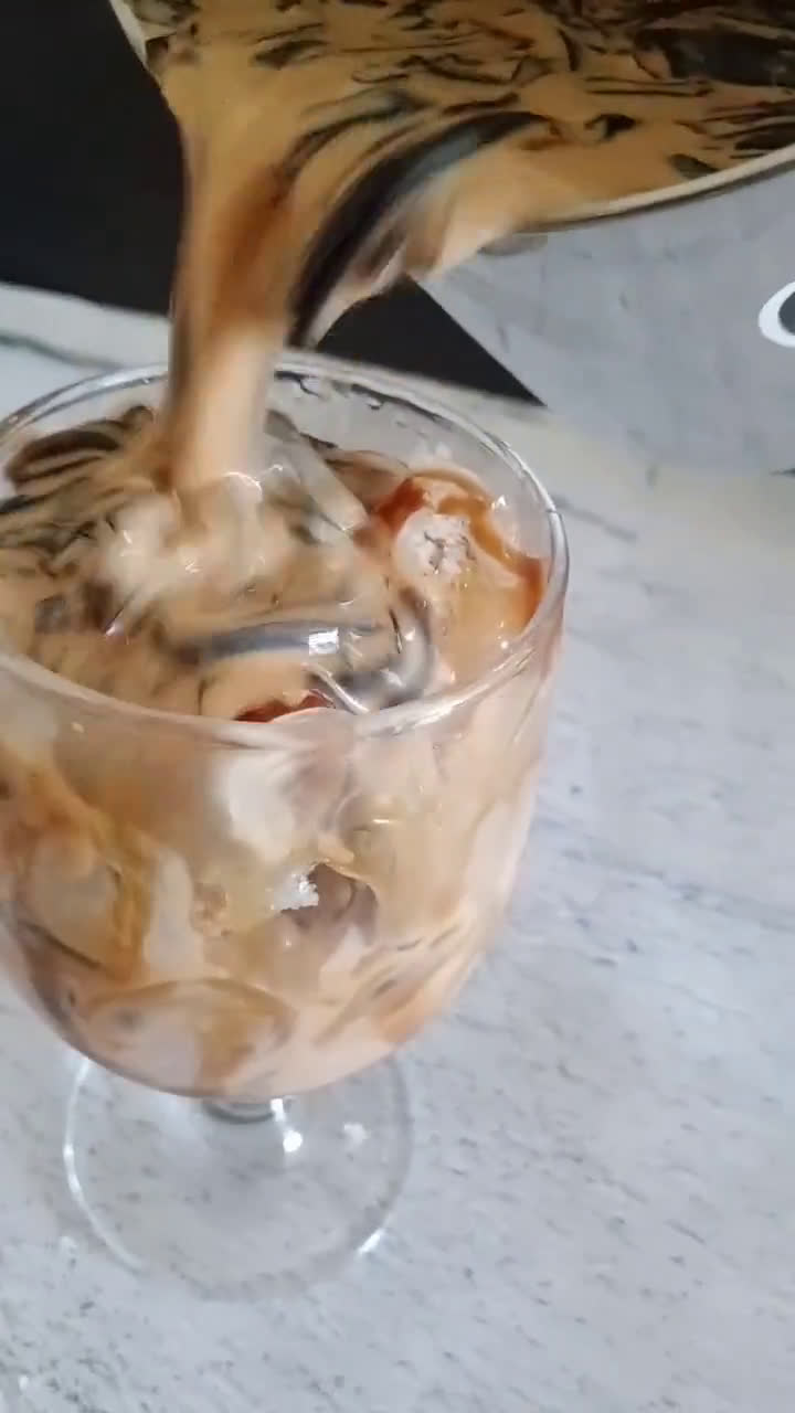 Gambar langkah 4 resipi Teh Ais Cincau.