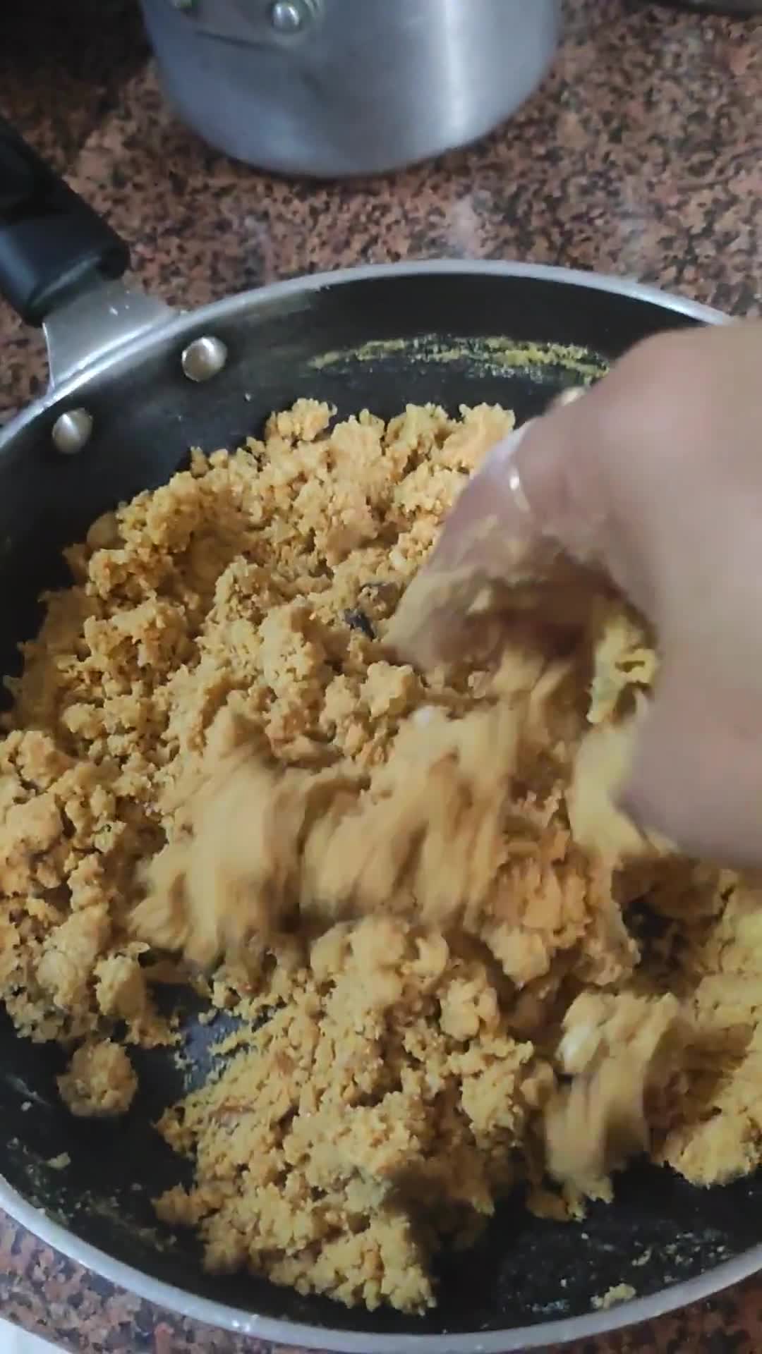 रोस्टेड़ ड़्राईफ्रूटस लङ्डू रेसिपी चरण 6 फोटो