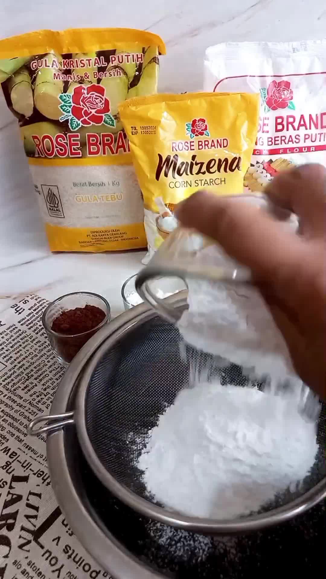 Foto langkah ke 2 dari resep Cake Ketagih Tanpa Terigu, no mixer no oven.