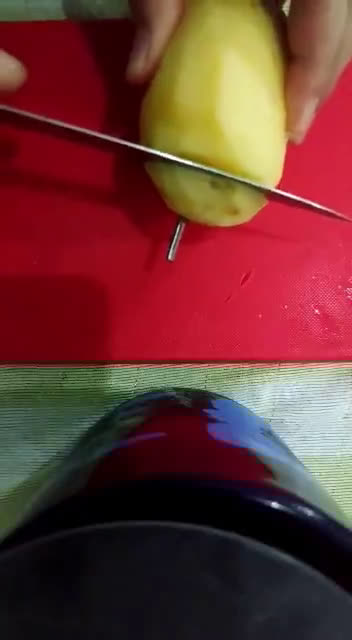 Foto langkah ke 2 dari resep Potato Tornado.