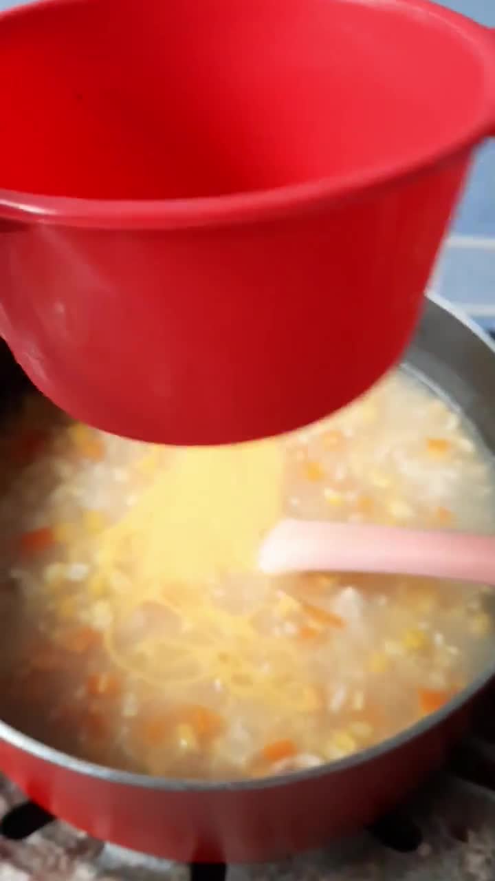 Foto langkah ke 4 dari resep Soup jagung gurih.