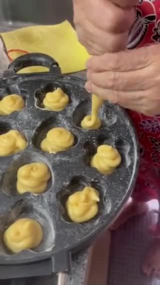 Gambar langkah 4 resipi Cream Puff Comel (R200).
