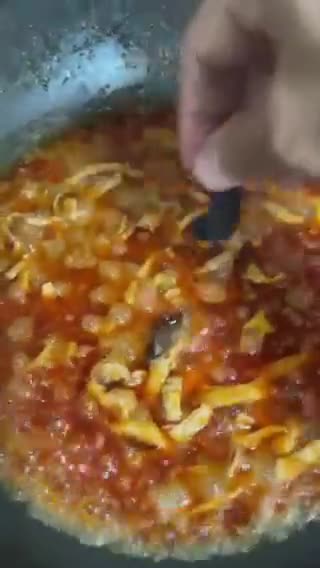 Gambar langkah 4 resipi Mi Sotong Bayam.