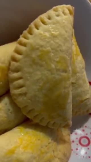 Foto del paso 5 de la receta: Empanaditas de piña y dulce de leche 👌🏻