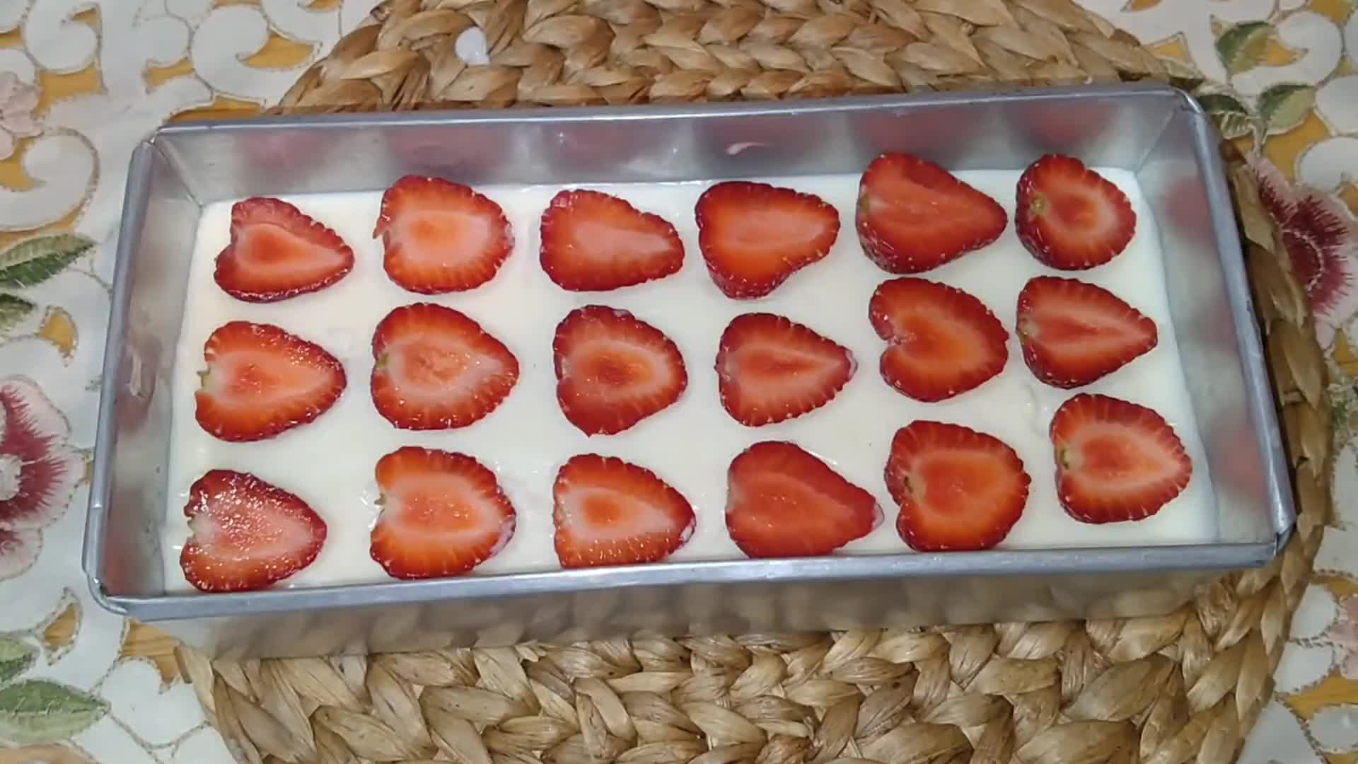 Foto langkah ke 8 dari resep 190. Puding Cake Strawberry.