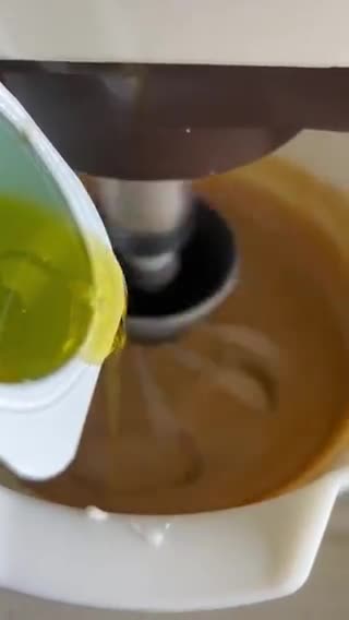 Foto del paso 2 de la receta: Bizcocho con albaricoques y azúcar integral (moscovado)