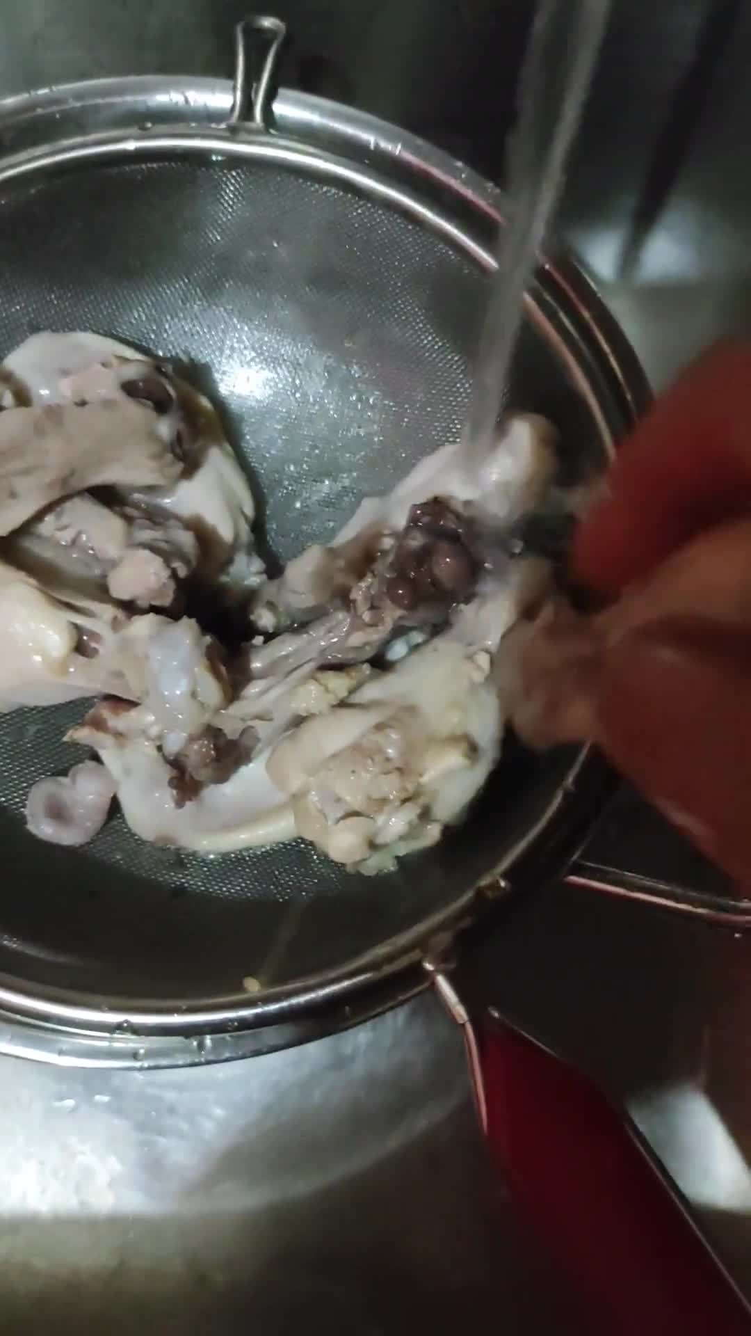 Foto langkah ke 3 dari resep Sup Krim Kacang Merah Sayap Ayam.