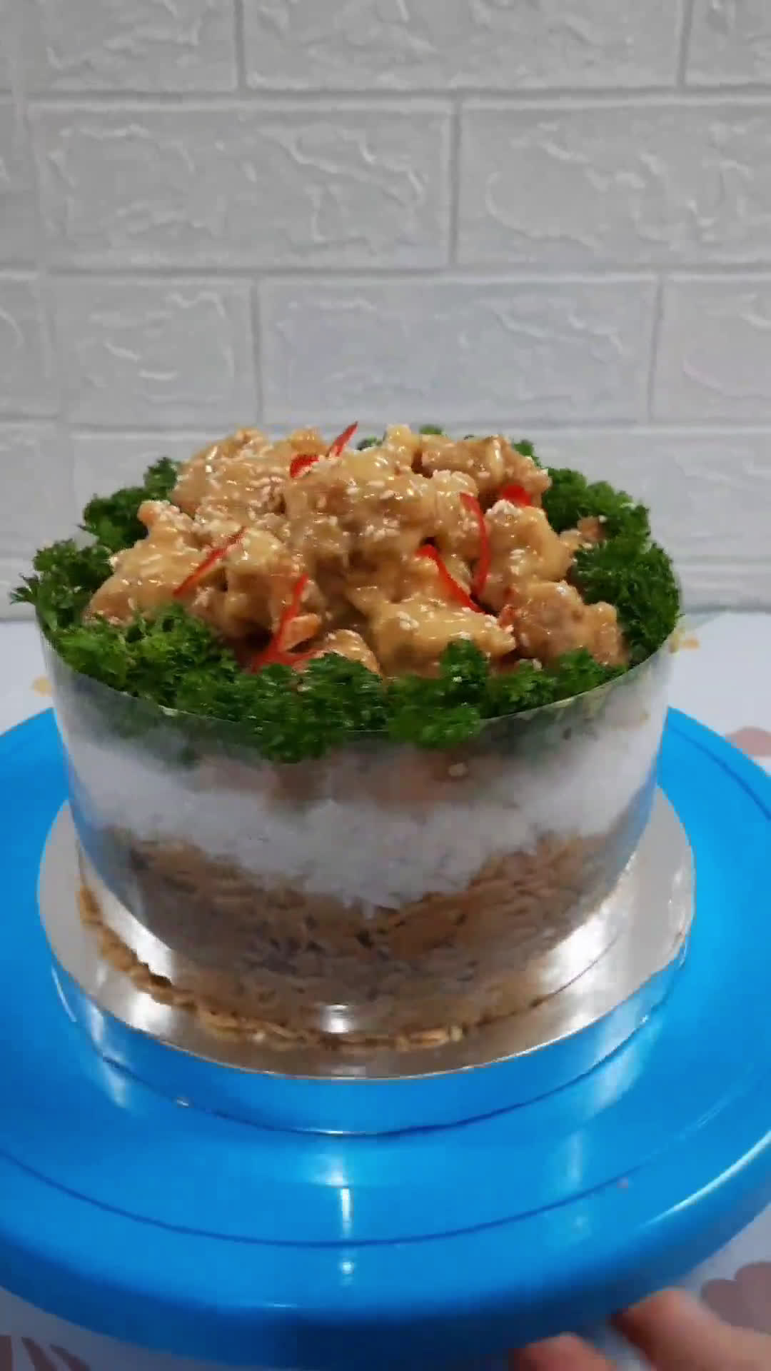 Foto langkah ke 7 dari resep Kue Ulang Tahun Indomie & Ayam Krispy Saus Yakult Mayonaise.