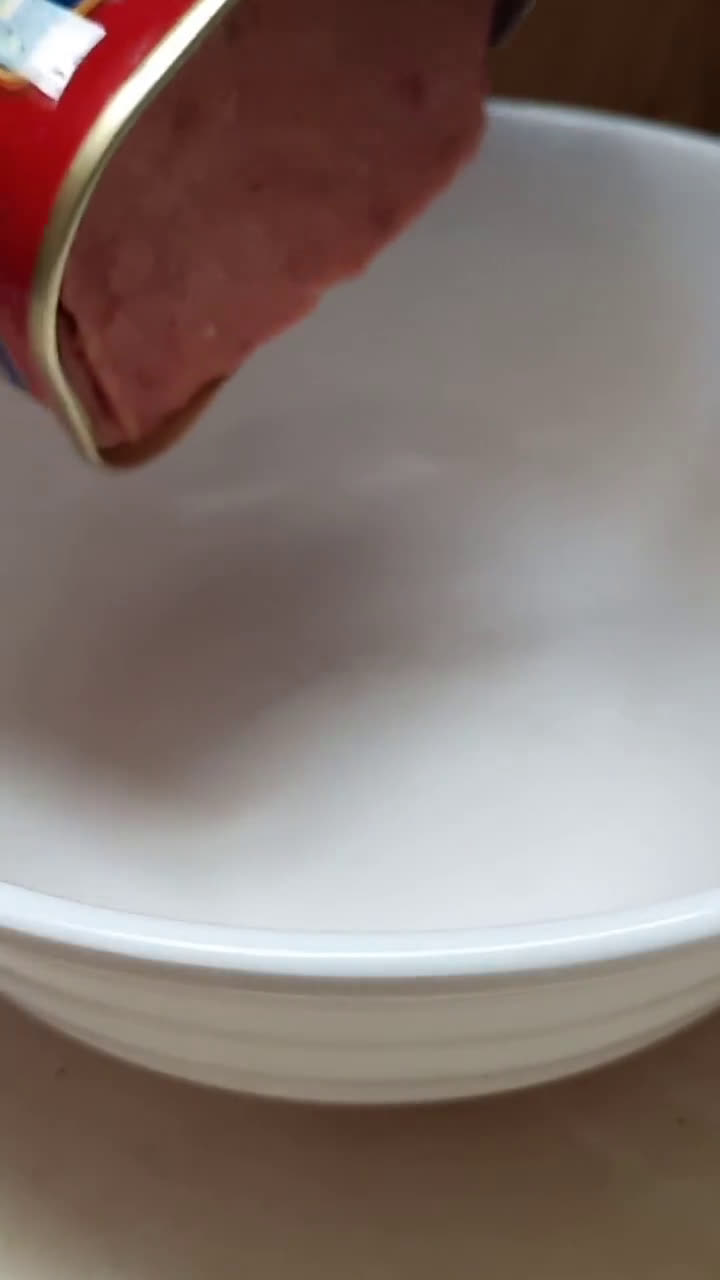 Foto langkah ke 1 dari resep Perkedel Kornet Praktis (Tanpa Kentang).