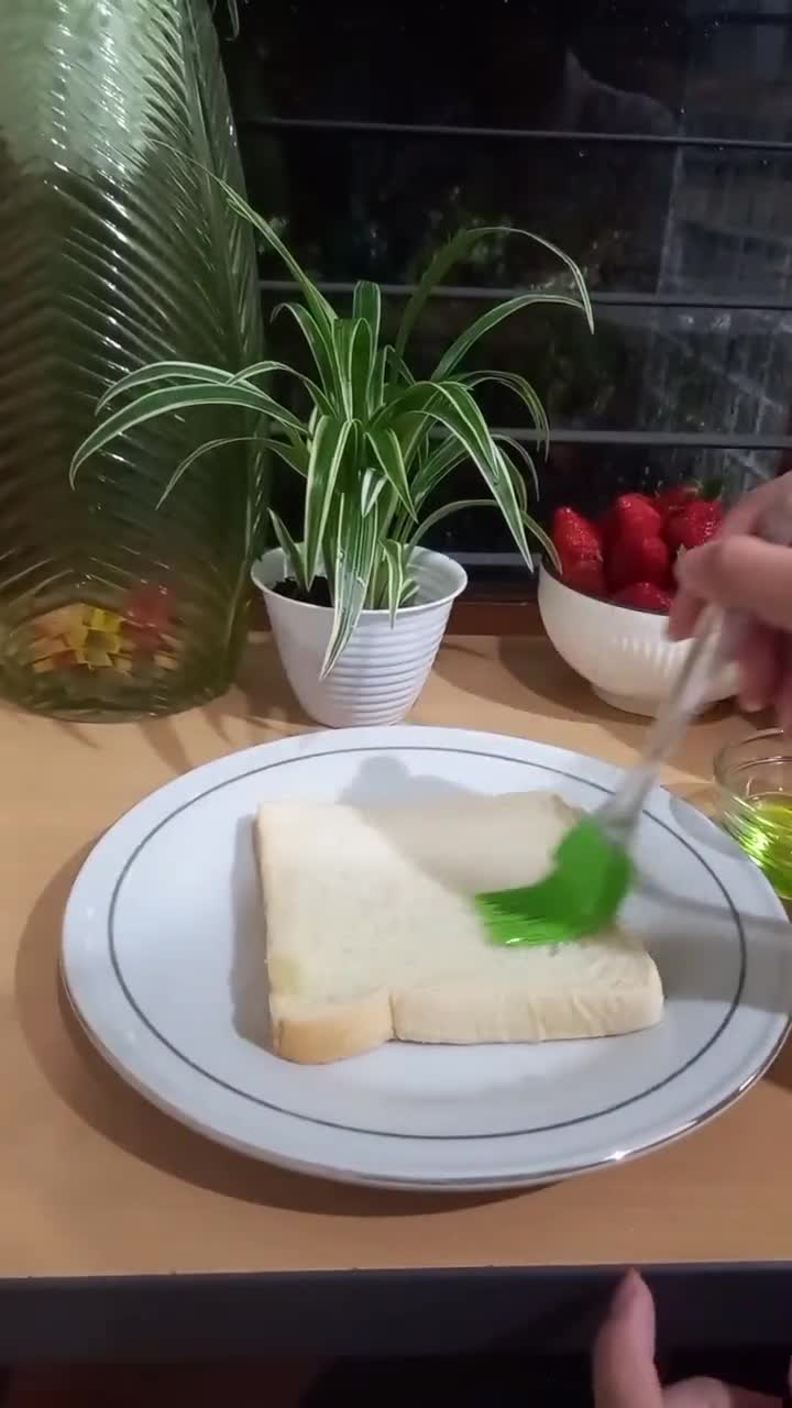 Foto langkah ke 3 dari resep Kue Ulang Tahun Roti Tawar.