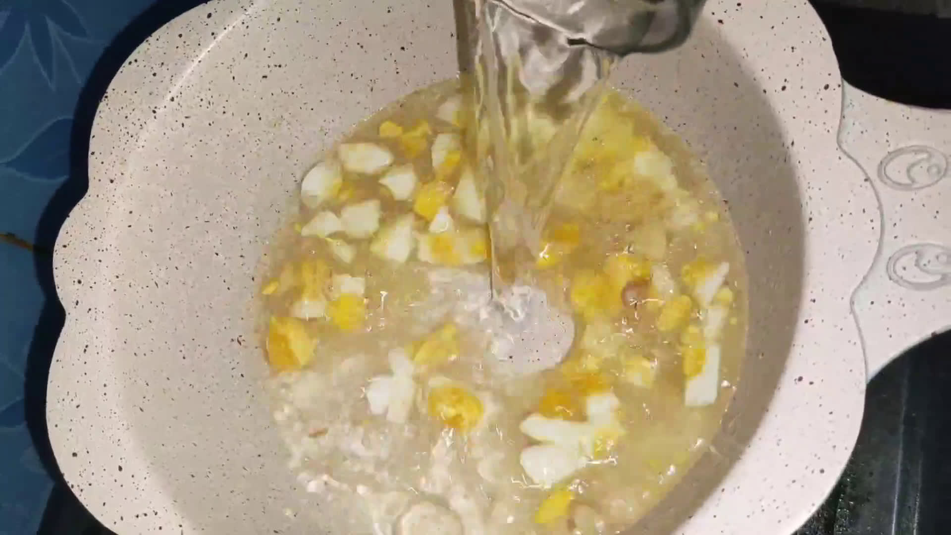 Foto langkah ke 3 dari resep Bubur Telur ayam kampung MPASI 6+.
