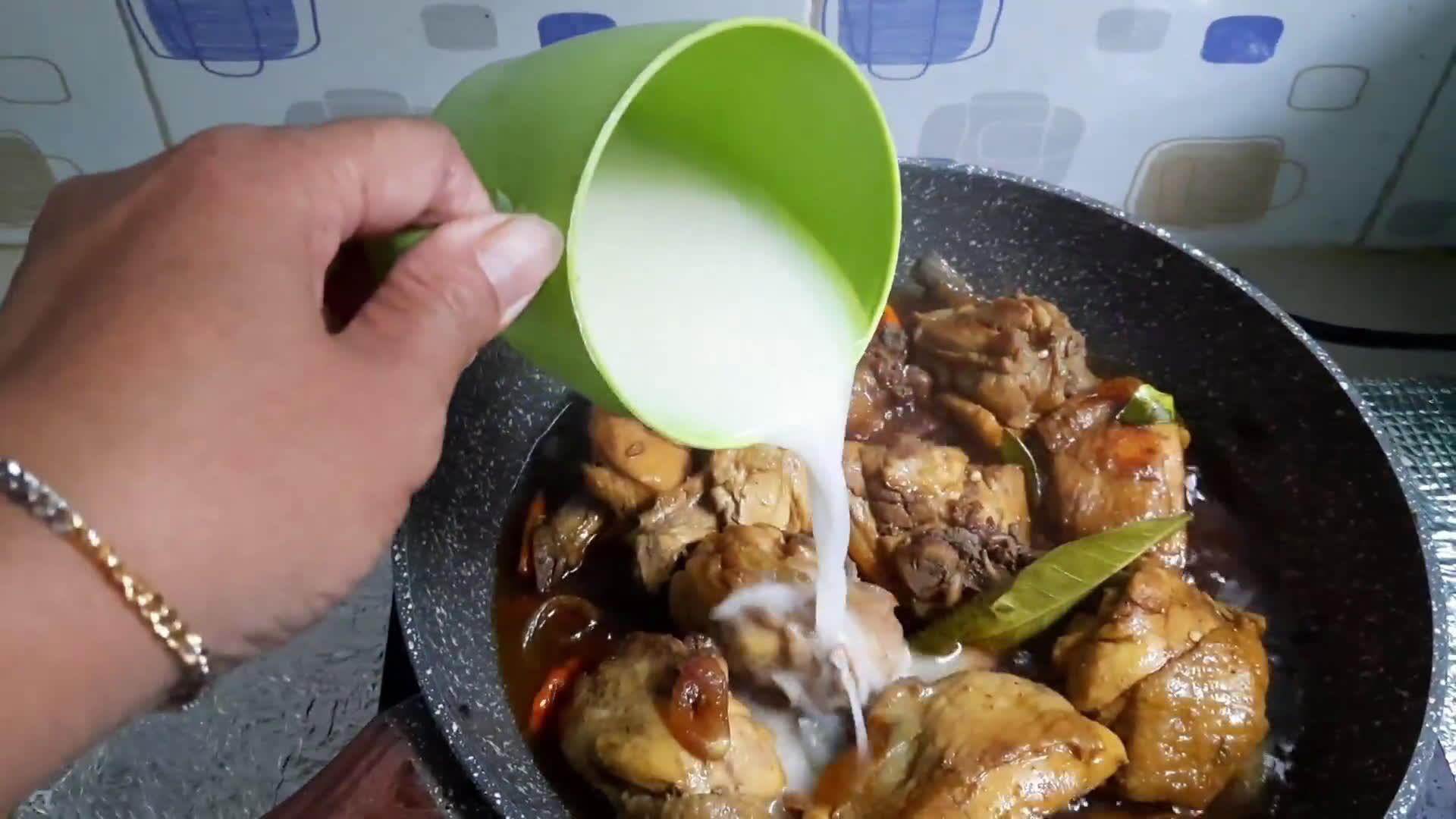 Foto langkah ke 5 dari resep 610. Ayam Mentega Praktis.