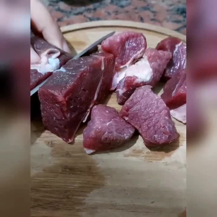 صورة لخطوة 1 من وصفة ارز بالفول الأخضر واللحمه 👌