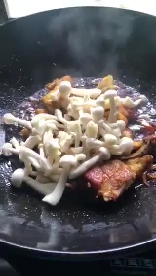 Gambar langkah 4 resipi Ayam Masak Kicap Shimeji.