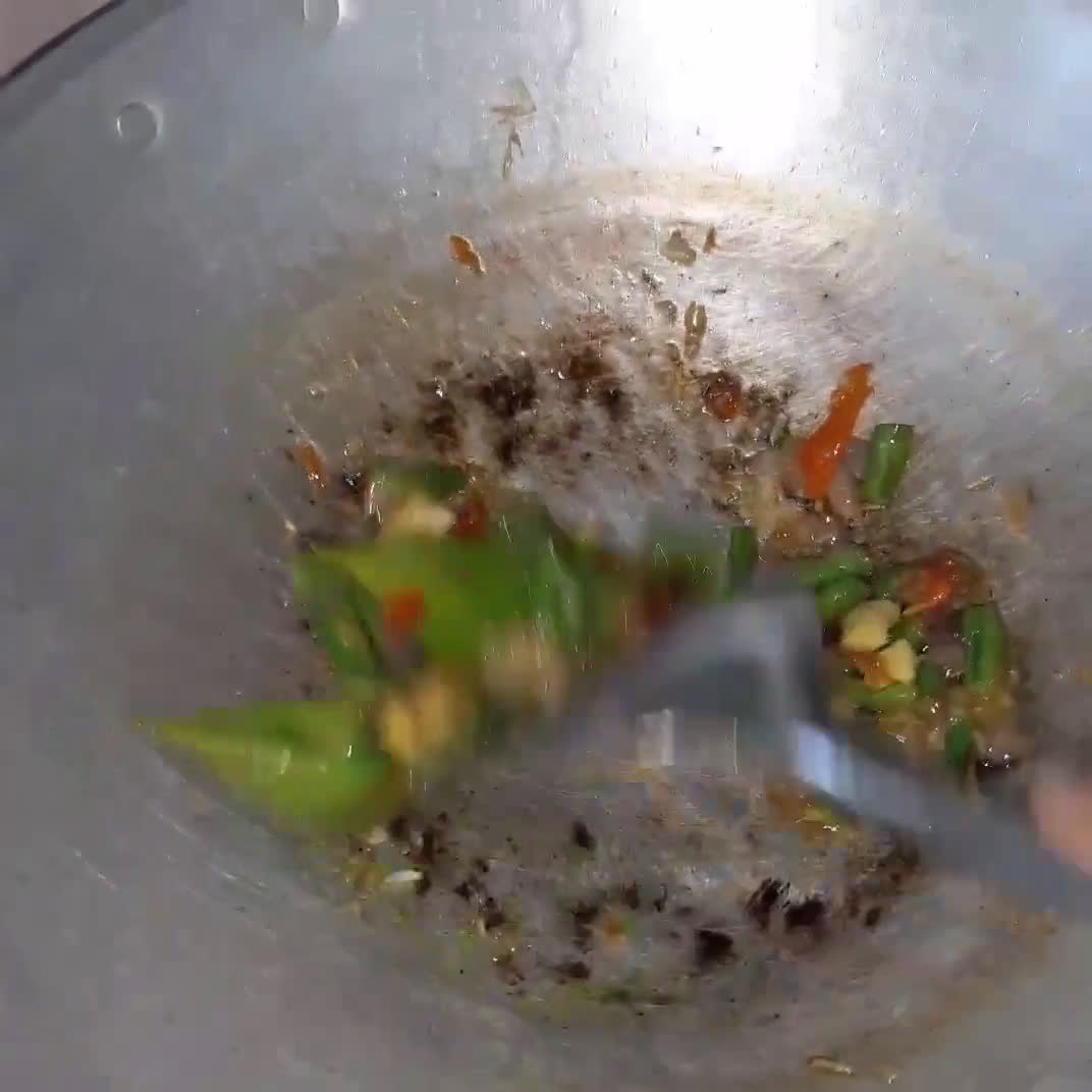 Foto langkah ke 6 dari resep Tumis Kulit Melinjo.
