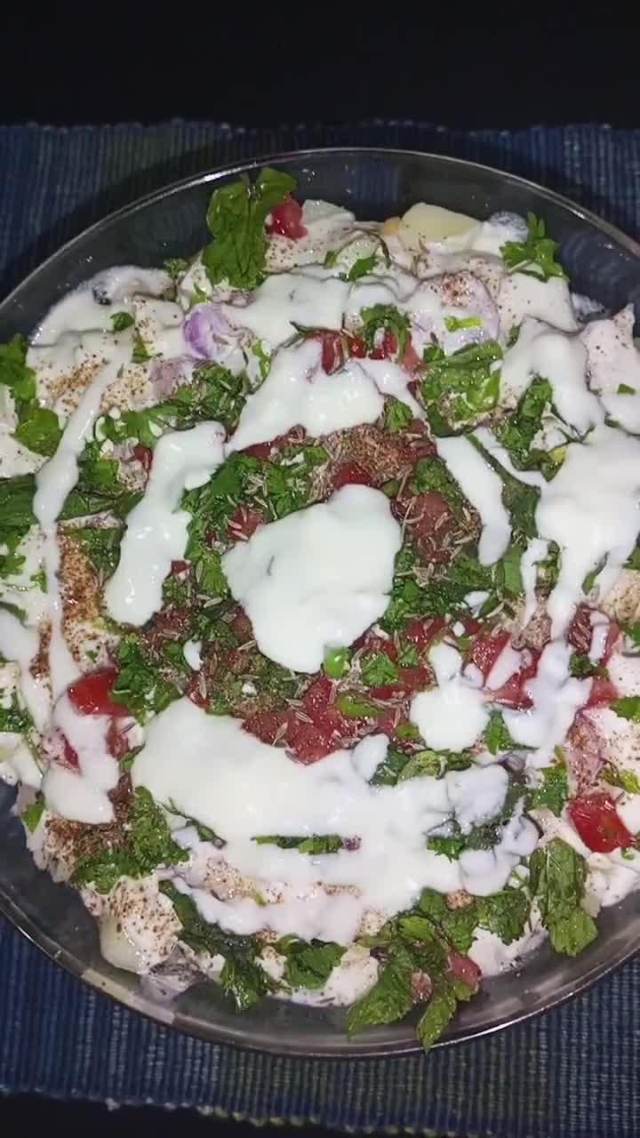 A picture of step 4 of Dahi Phulki+Papri Chana Chat 😋😋😋.