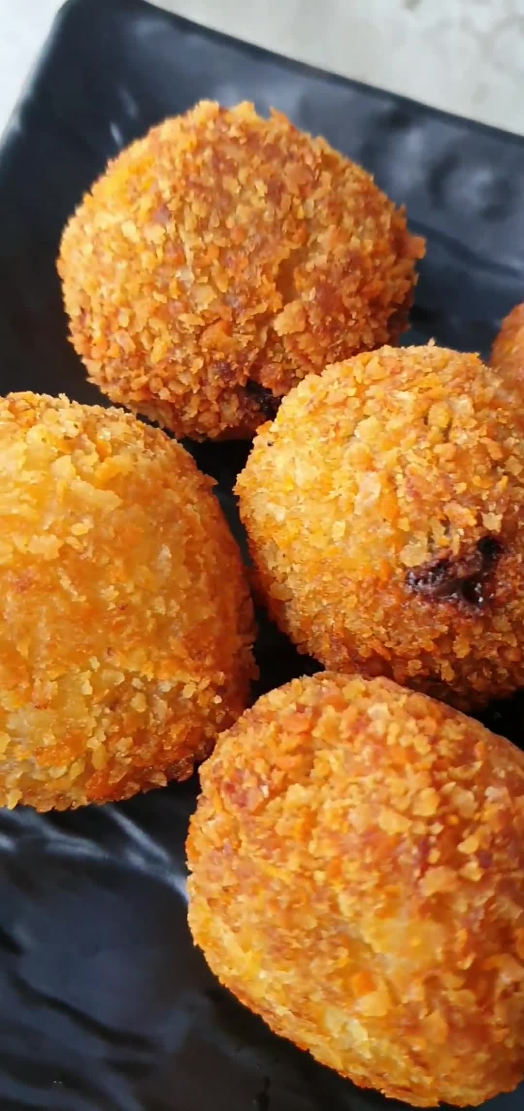 Foto langkah ke 5 dari resep Bola Bola Pisang Coklat.