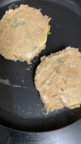 Gambar langkah 2 resipi Burger Ayam Krispi.