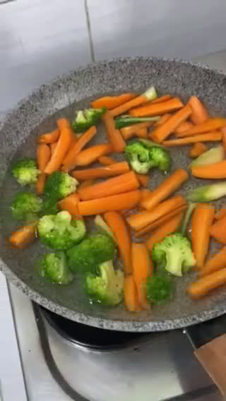 Foto langkah ke 1 dari resep Sautee vegetable🥦🥕🍅.