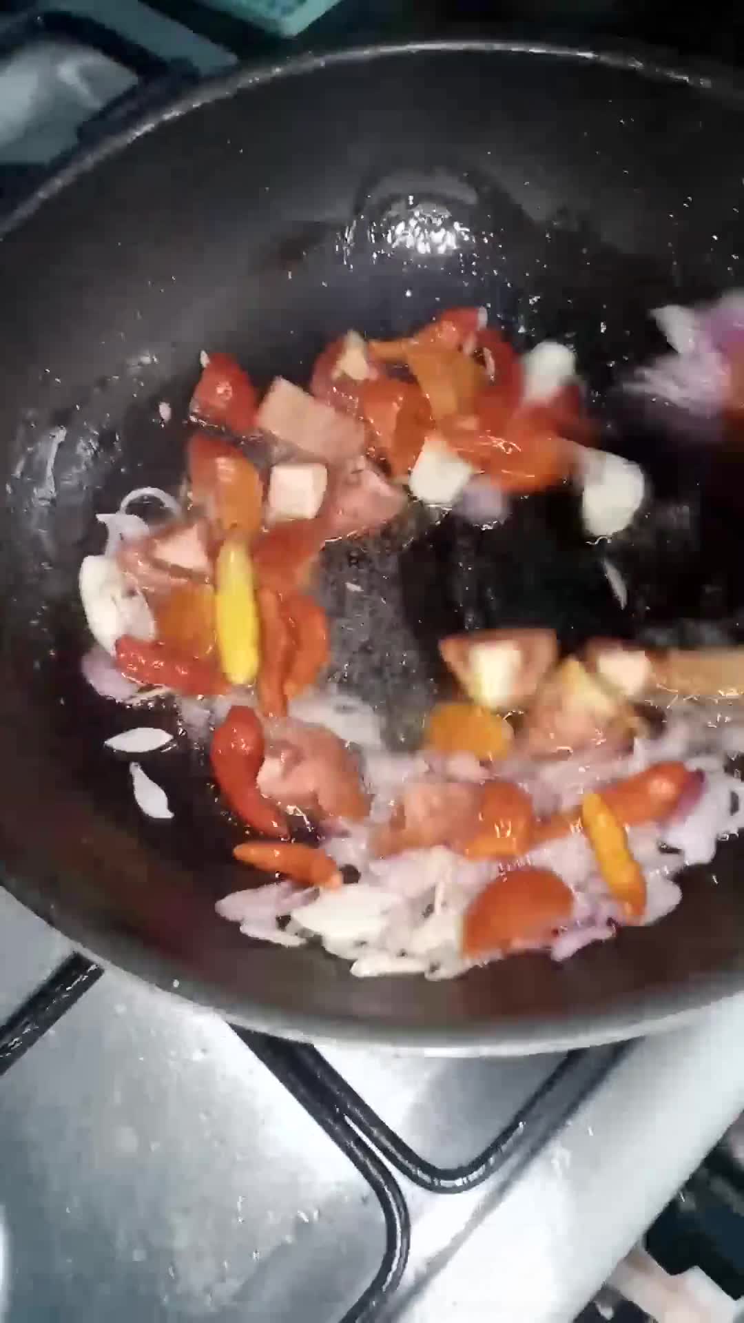 Foto langkah ke 2 dari resep Sarden Telur Ceplok Petai.