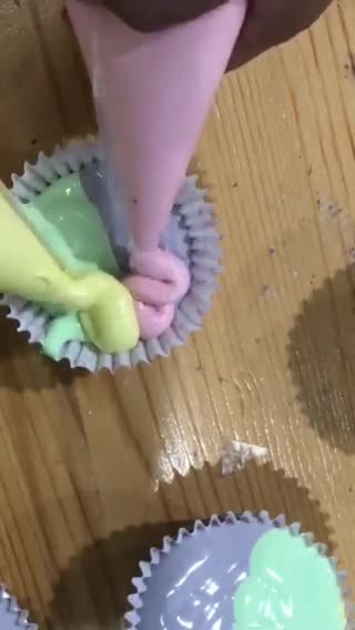 Foto langkah ke 5 dari resep Bolu Kukus Pelangi.