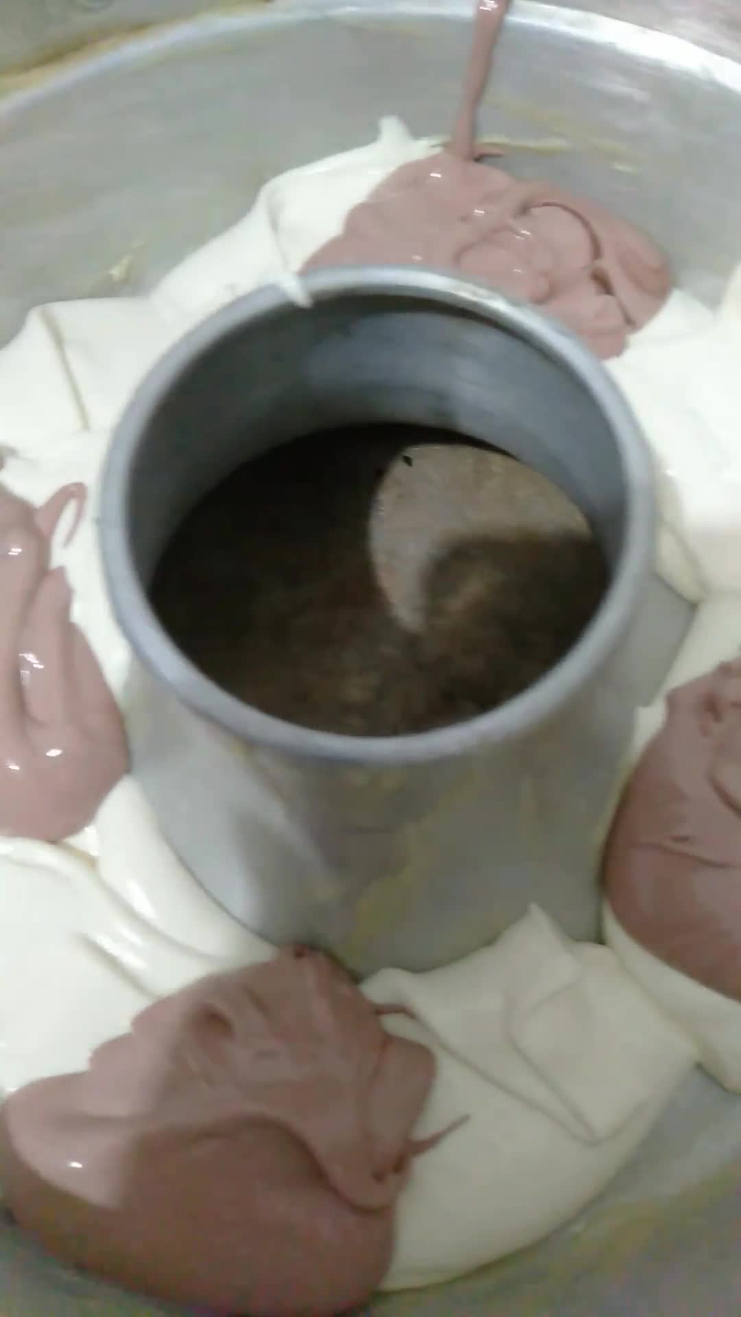 Foto langkah ke 4 dari resep Bolu Marmer Ala Pak Sahak.