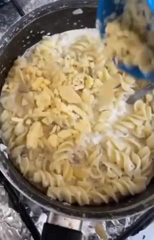 صورة لخطوة 5 من وصفة -معكرونه بالصوص الابيض والفطر 🍝🍄!-White sauce pasta and mushrooms🍝🍄!