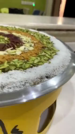 صورة لخطوة 5 من وصفة كيكة التمر بالتوفي والمكسرات الشتوية