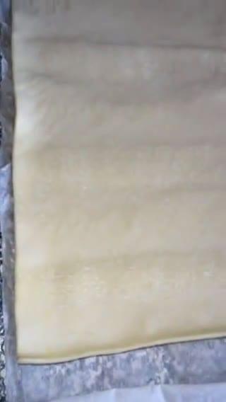 Foto del paso 1 de la receta: Canutillo de hojaldre relleno de crema de cacahuete