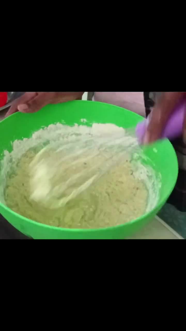 A picture of step 6 of Lemon Cake.