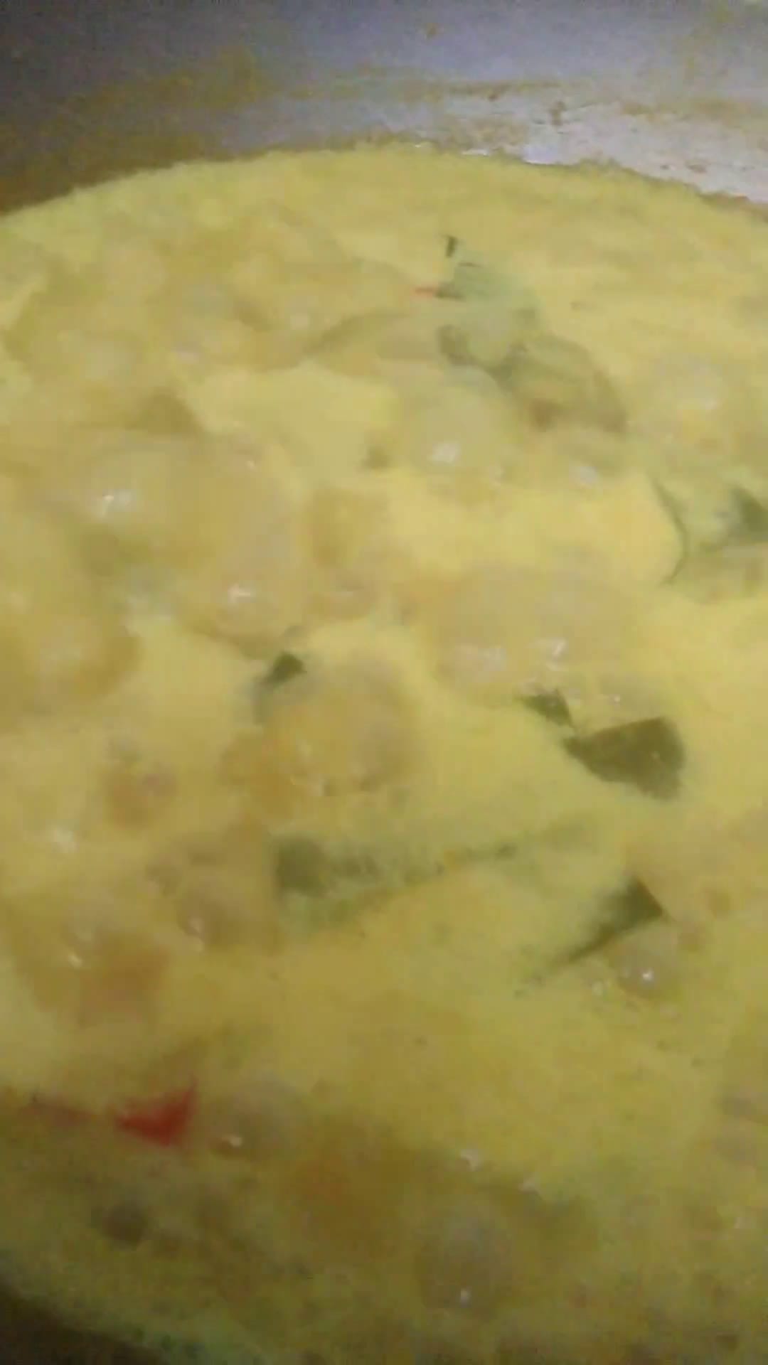 Gambar langkah 3 resipi Masak lemak ikan kembung bersama belimbing buluh.