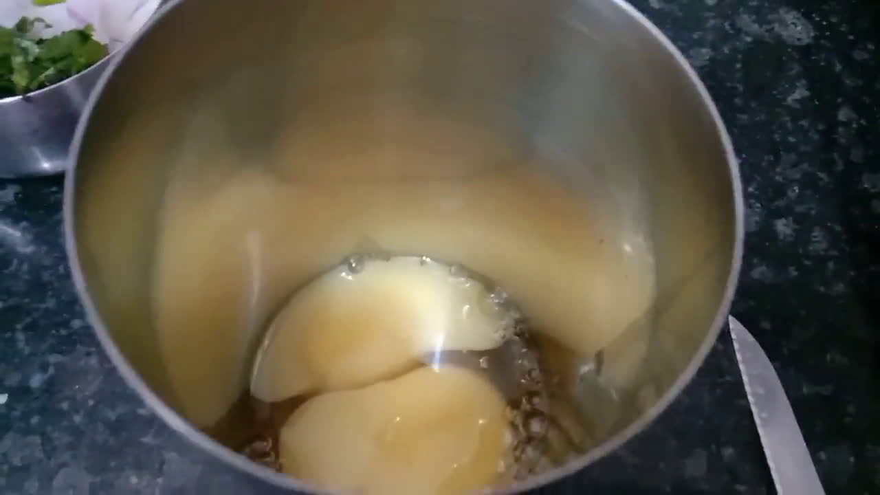 ऑमलेट (omelette recipe in Hindi) रेसिपी चरण 1 फोटो