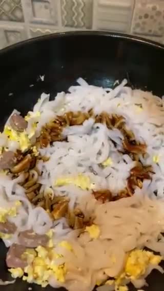 Foto langkah ke 4 dari resep Kwetiaw goreng.