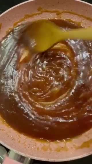 صورة لخطوة 2 من وصفة مكعبات الكراميل (كراميل كيوبس)