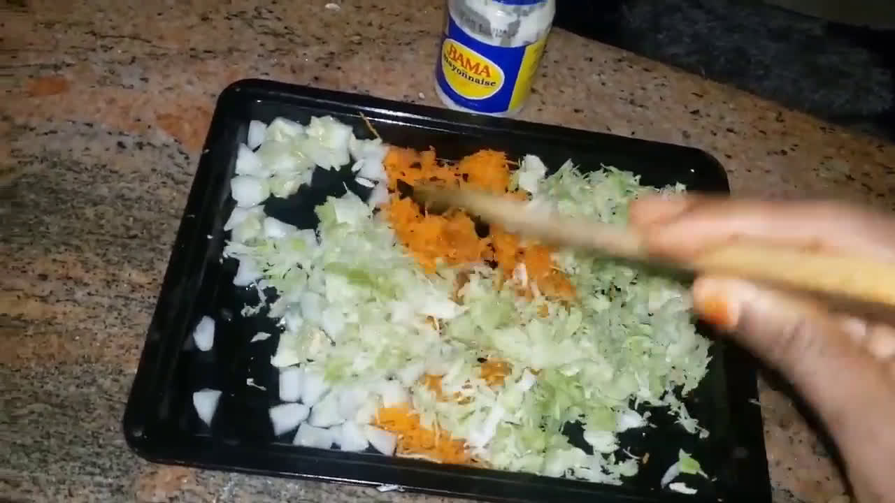 A picture of step 1 of Simple salad.