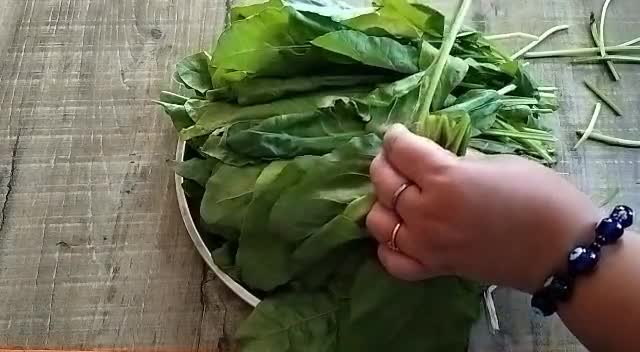 A picture of step 1 of Spinach Paneer (No Onion, No Garlic).