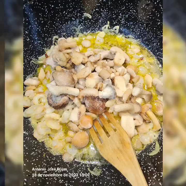 Foto del paso 9 de la receta: Mafaldine con gambas, setas, espárragos y crujiente de pistachos