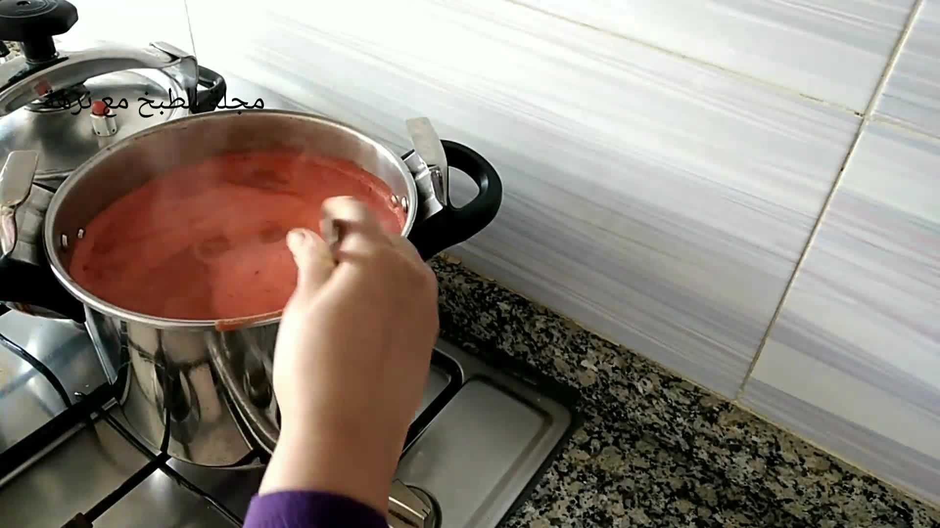 صورة لخطوة 3 من وصفة تصبير الطماطم