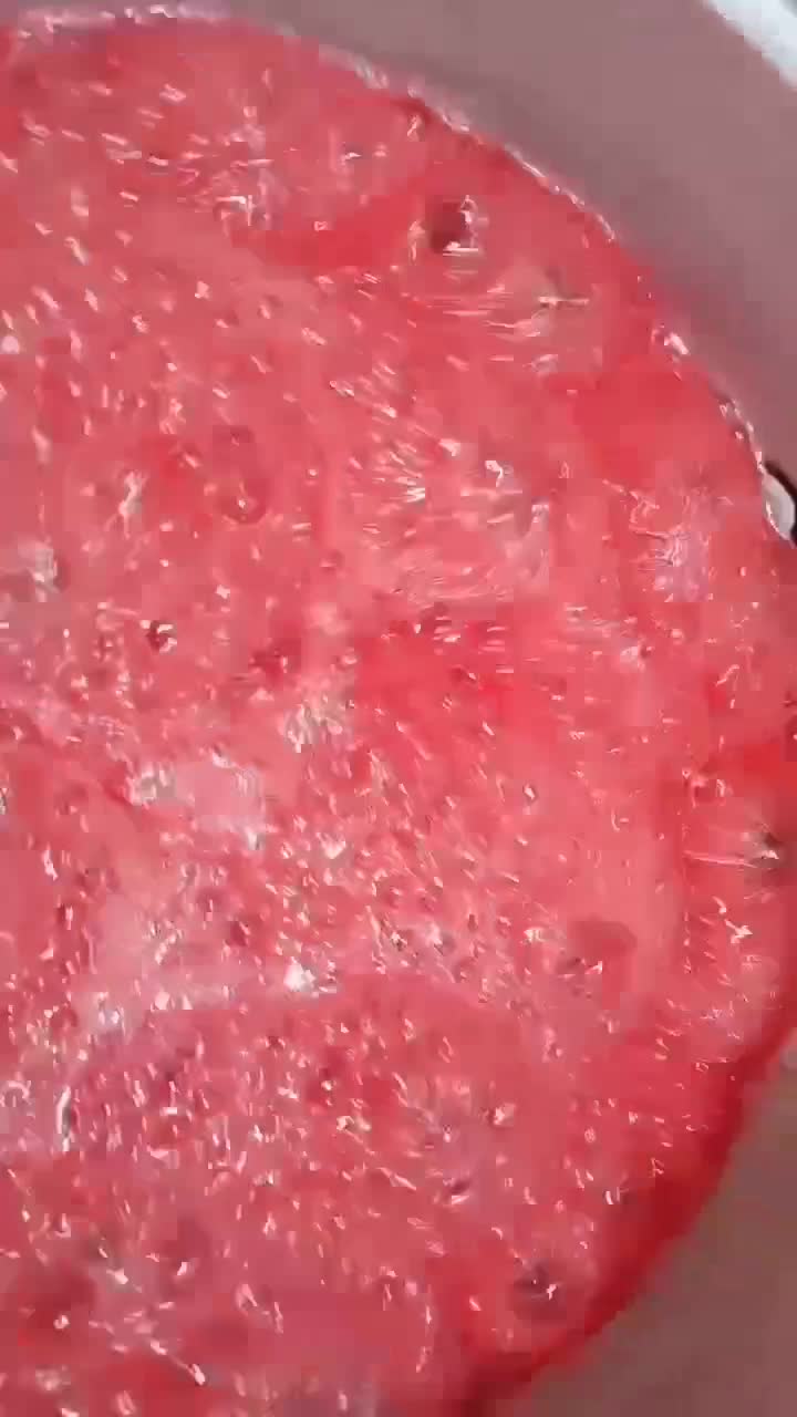 صورة لخطوة 2 من وصفة مربى الفراولة 🍓