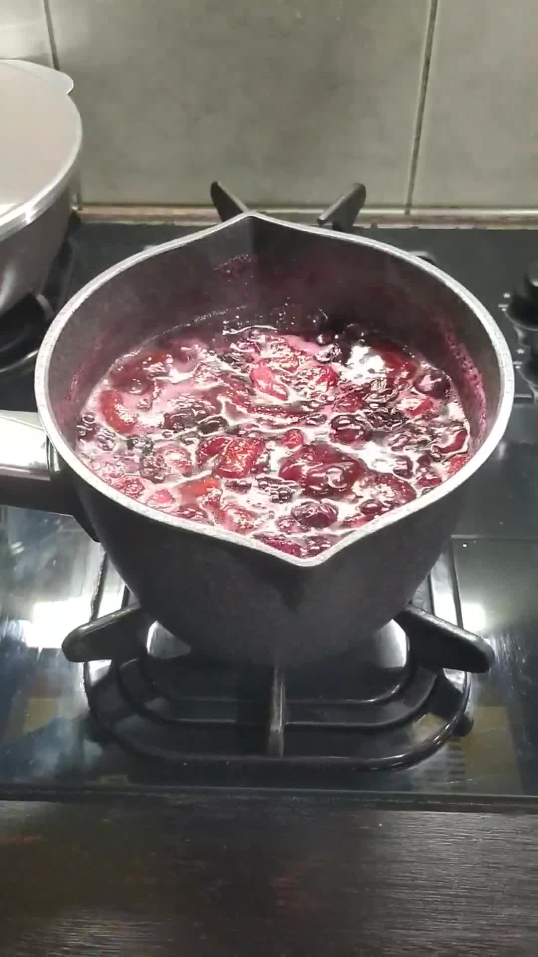 Foto del paso 1 de la receta: Mermelada de frutos rojos en Jarro Quick