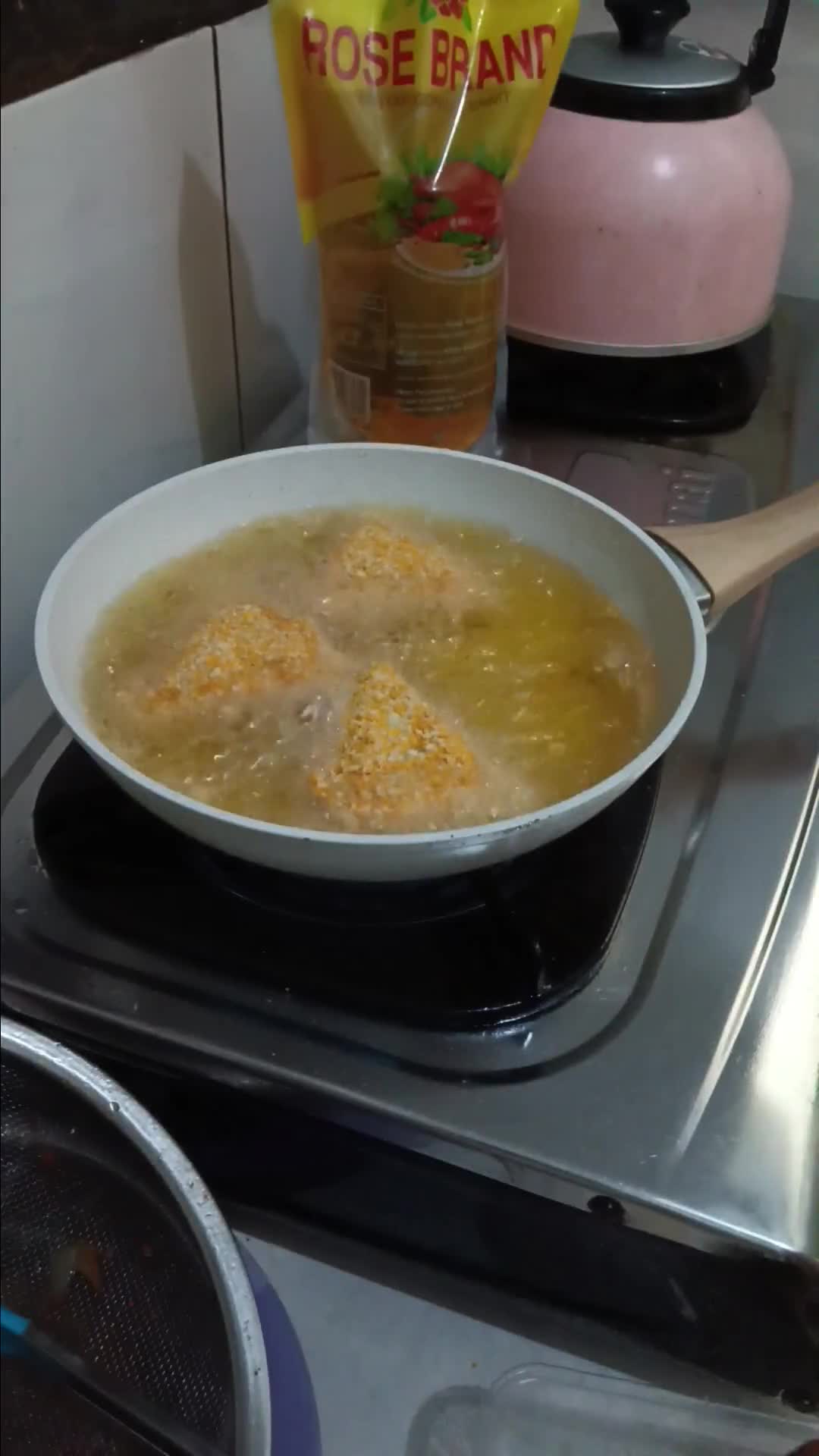 Foto langkah ke 15 dari resep Risoles rogout sayur lipat amplop dan segitiga.