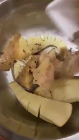صورة لخطوة 5 من وصفة بطاطس الاكرديون المشويه 🥔🪗