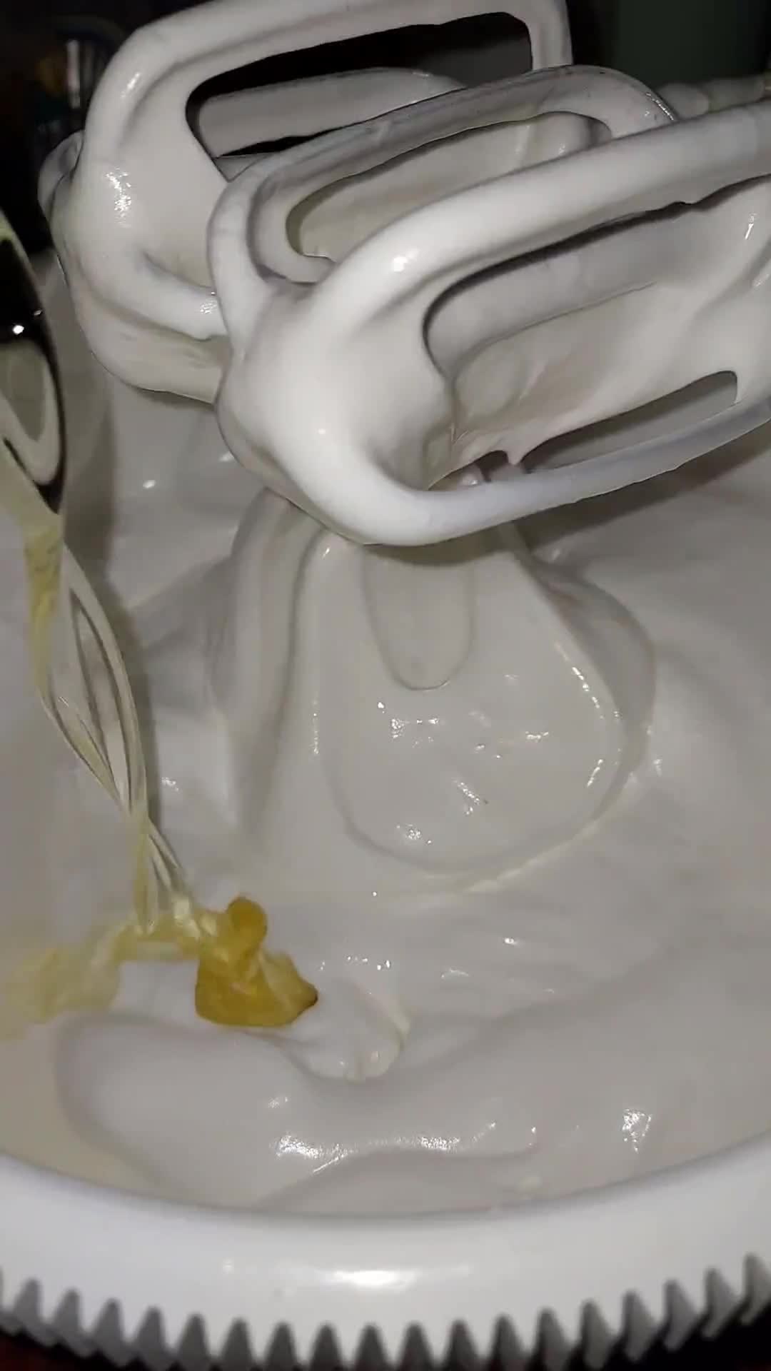 Foto langkah ke 3 dari resep Bolu Kukus Putih Telur.