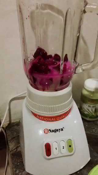 Foto langkah ke 2 dari resep Dragon fruit Juice.