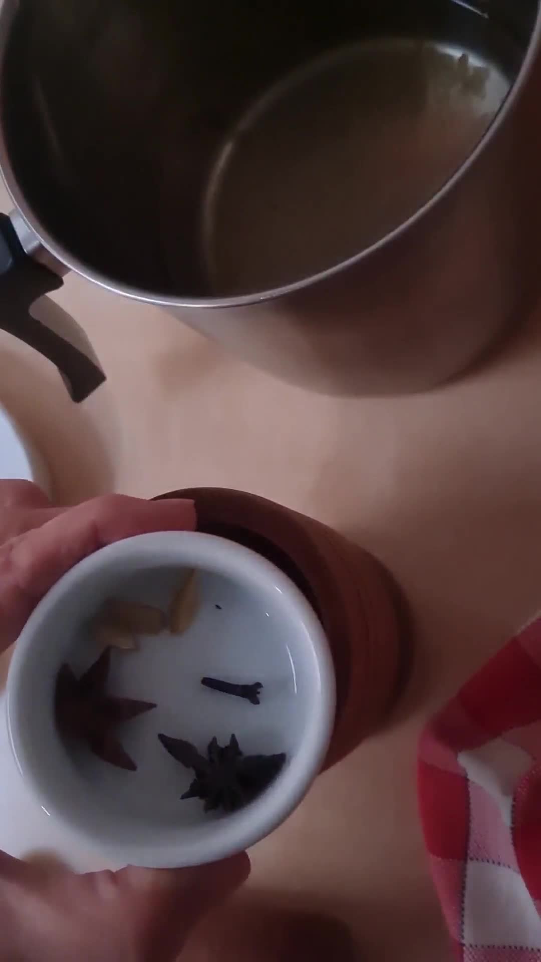 Foto del paso 1 de la receta: Masala Chai 🇮🇳 India 🇮🇳 tisana ayurvédica 🇮🇳