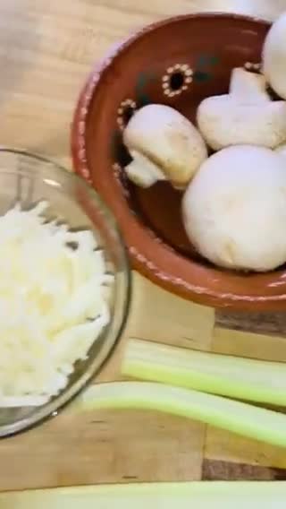Foto del paso 1 de la receta: Sopa de Poro con Champiñones. #lacocinadeconsuelo #titanaty