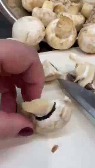 Фото кроку 1 до Смачні мариновані печериці 🍄.