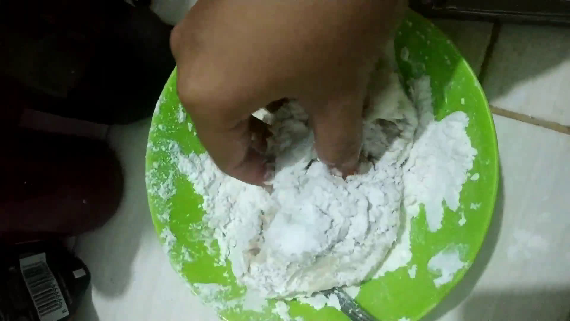 Foto langkah ke 2 dari resep Ayam tepung juicy.