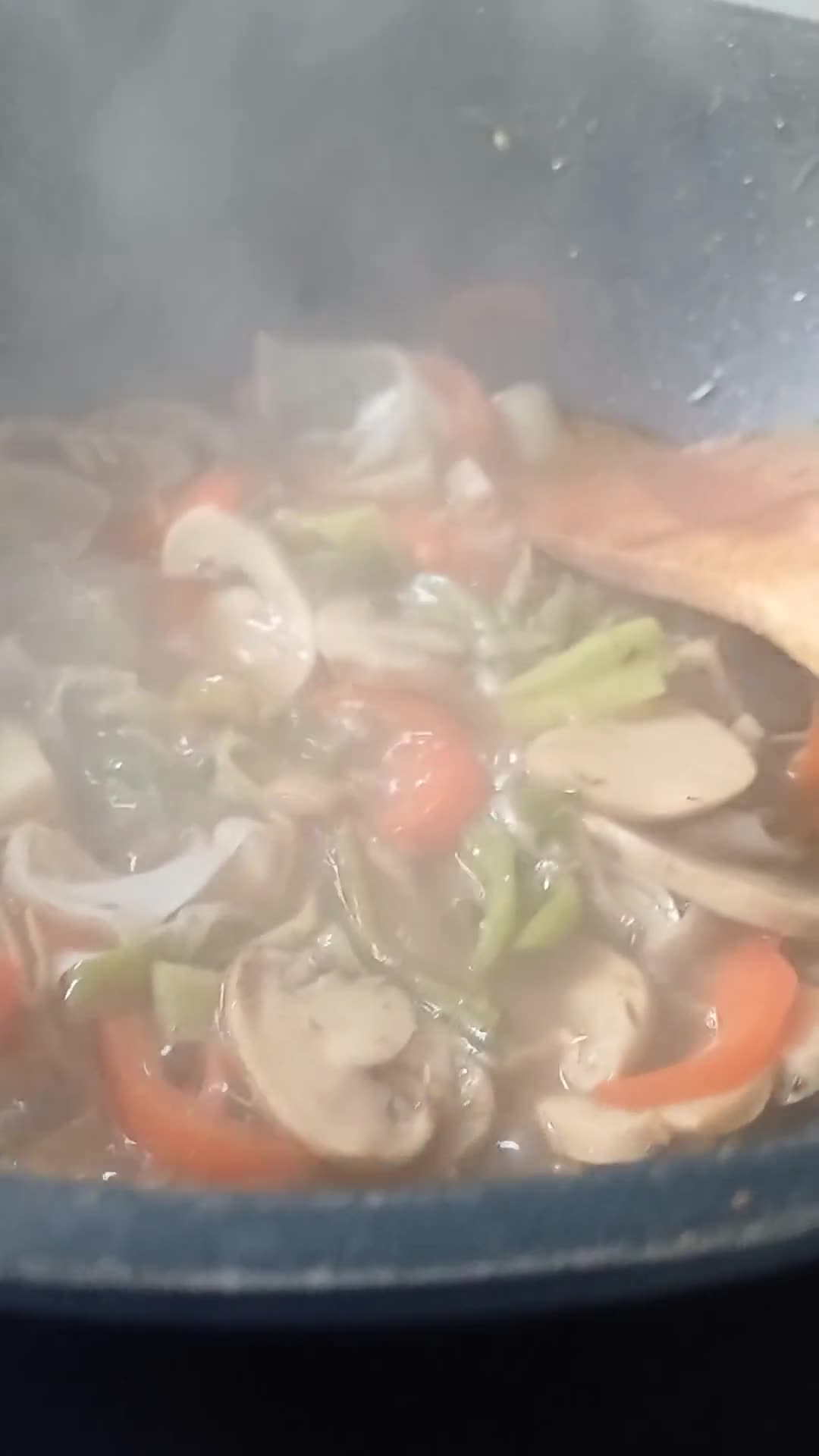 Foto del paso 4 de la receta: Fideos de arroz al vermú