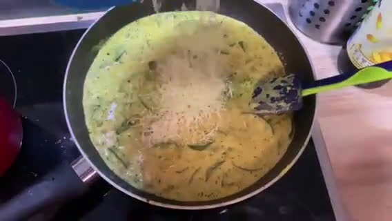 Szaftos, ízes cukkinis-húsos spagetti 🍝 recept fázis 5 fotója